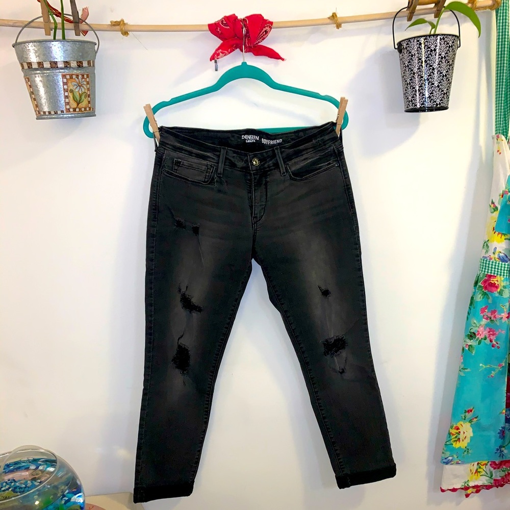 Levi’s crop stressed black jeans
